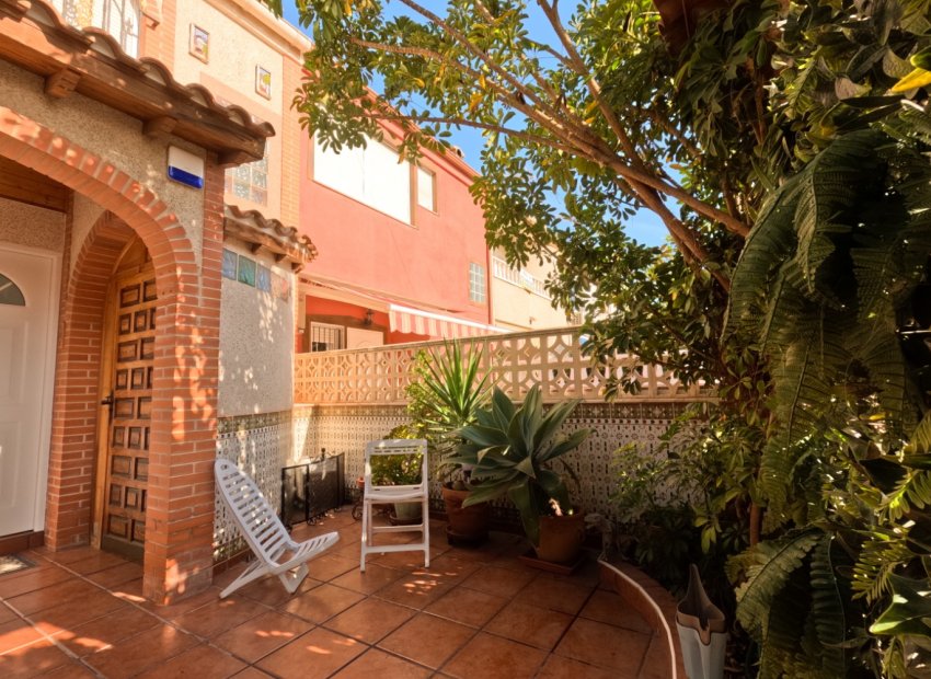 Resale - Townhouse / Duplex / Corner - Torrevieia - El Acequión - Los Náufragos