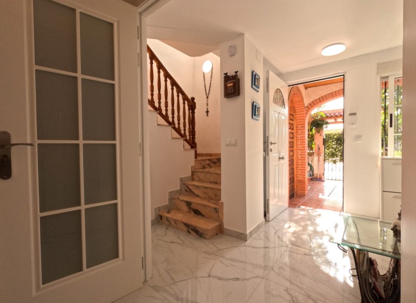 Resale - Townhouse / Duplex / Corner - Torrevieia - El Acequión - Los Náufragos