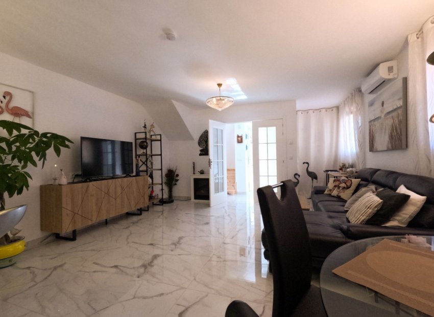 Resale - Townhouse / Duplex / Corner - Torrevieia - El Acequión - Los Náufragos