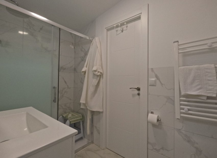 Resale - Townhouse / Duplex / Corner - Torrevieia - El Acequión - Los Náufragos