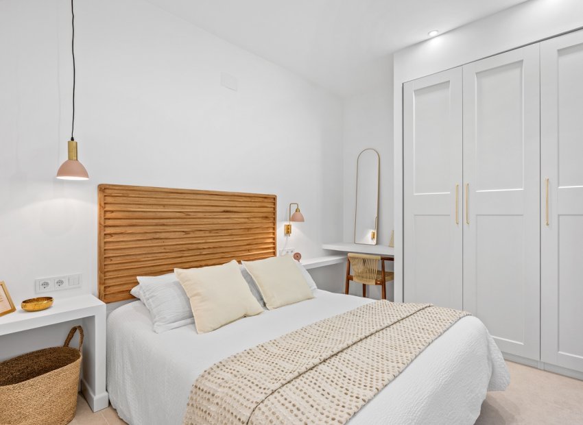 Resale - Townhouse / Duplex / Corner - Torrevieia - El Chaparral