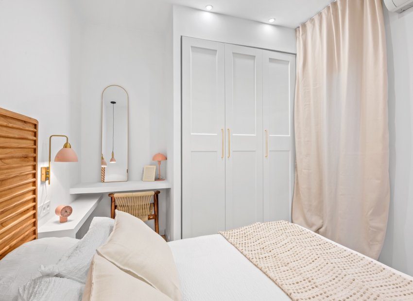 Resale - Townhouse / Duplex / Corner - Torrevieia - El Chaparral