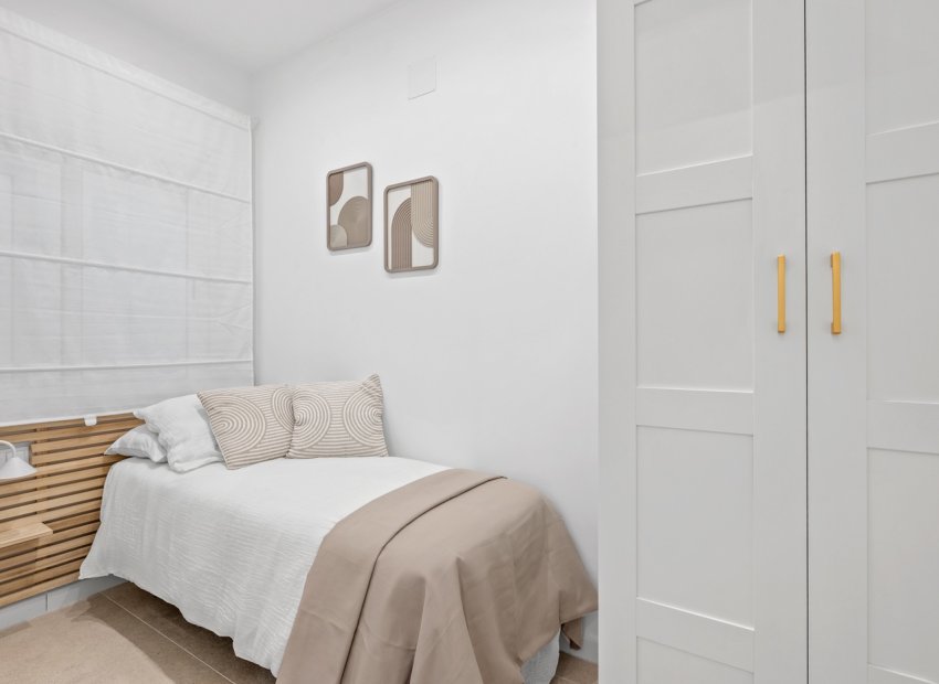 Resale - Townhouse / Duplex / Corner - Torrevieia - El Chaparral