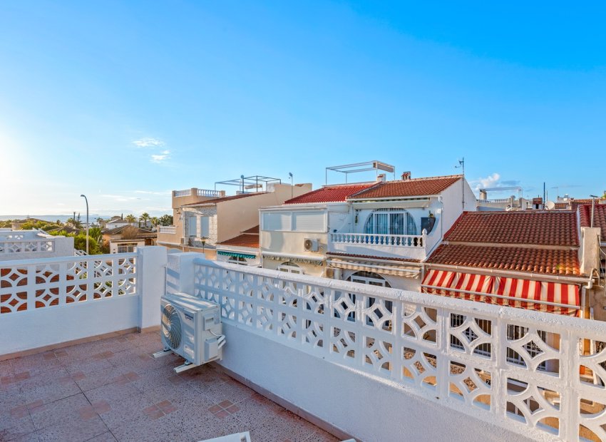 Resale - Townhouse / Duplex / Corner - Torrevieia - El Chaparral