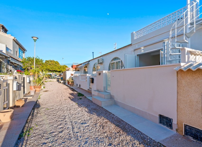 Resale - Townhouse / Duplex / Corner - Torrevieia - El Chaparral