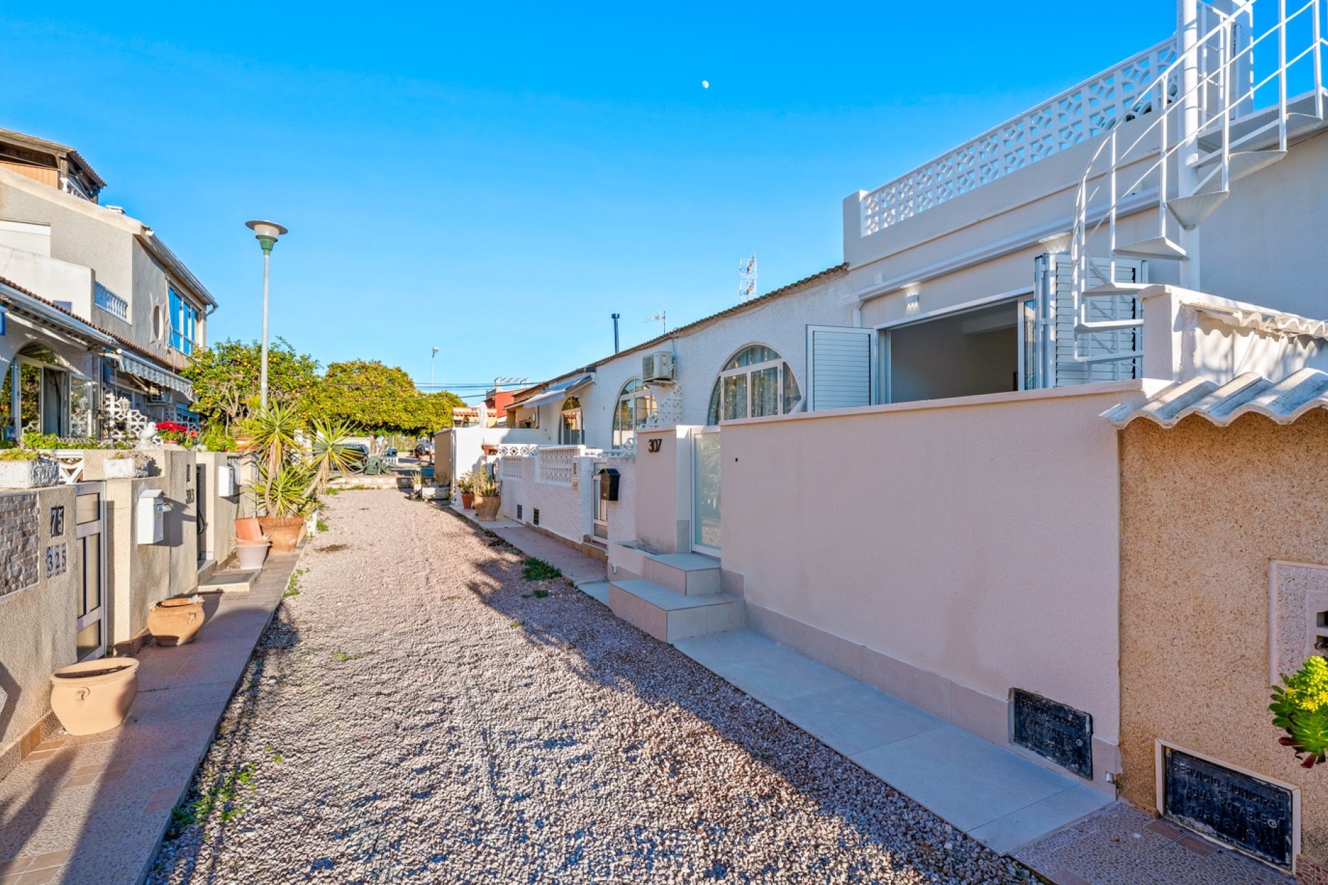 Resale - Townhouse / Duplex / Corner - Torrevieia - El Chaparral