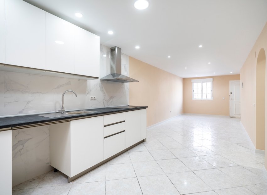 Resale - Townhouse / Duplex / Corner - Torrevieia - El Chaparral