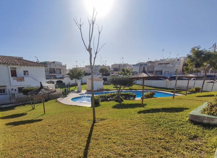 Resale - Townhouse / Duplex / Corner - Torrevieia - Lago Jardin