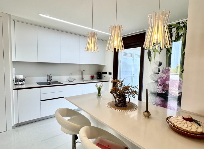 Resale - Townhouse / Duplex / Corner - Torrevieia - Los Balcones