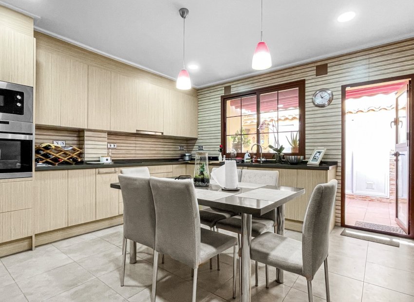 Resale - Townhouse / Duplex / Corner - Torrevieia - Los Balcones