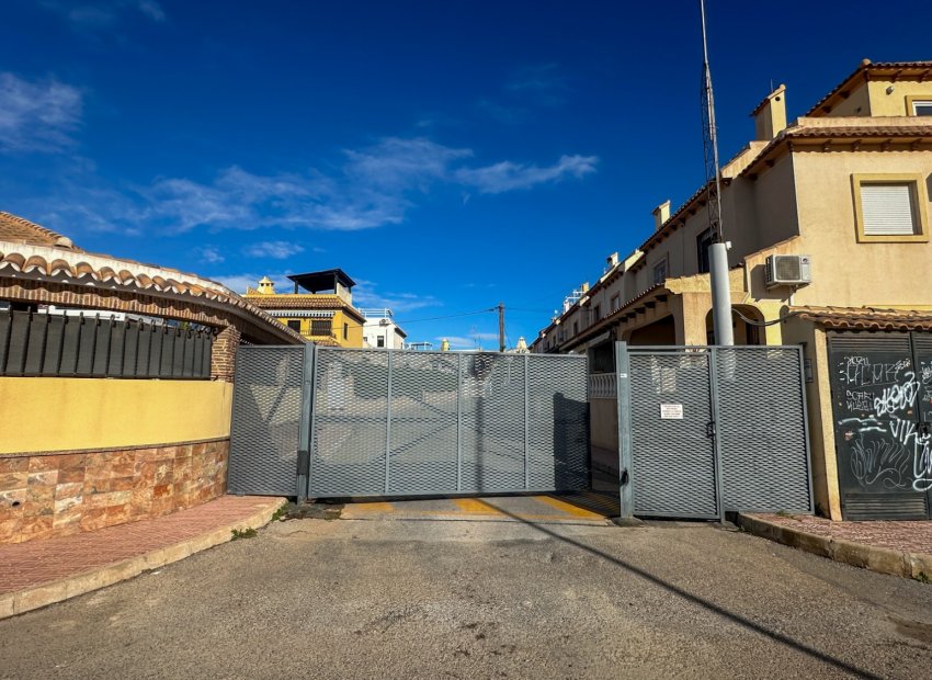 Resale - Townhouse / Duplex / Corner - Torrevieia - Nueva Torrevieja