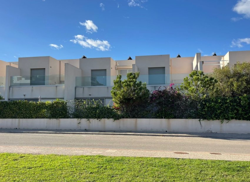 Resale - Townhouse / Duplex / Corner - Torrevieia - Punta Prima