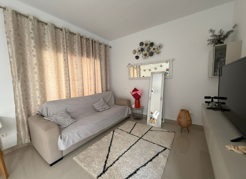 Resale - Townhouse / Duplex / Corner - Torrevieia - Punta Prima