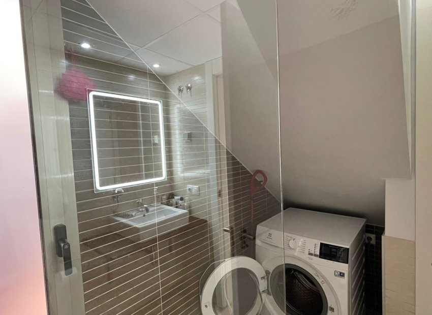 Resale - Townhouse / Duplex / Corner - Torrevieia - Punta Prima