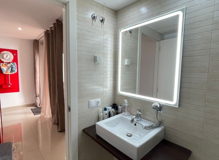 Resale - Townhouse / Duplex / Corner - Torrevieia - Punta Prima