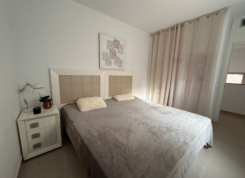 Resale - Townhouse / Duplex / Corner - Torrevieia - Punta Prima