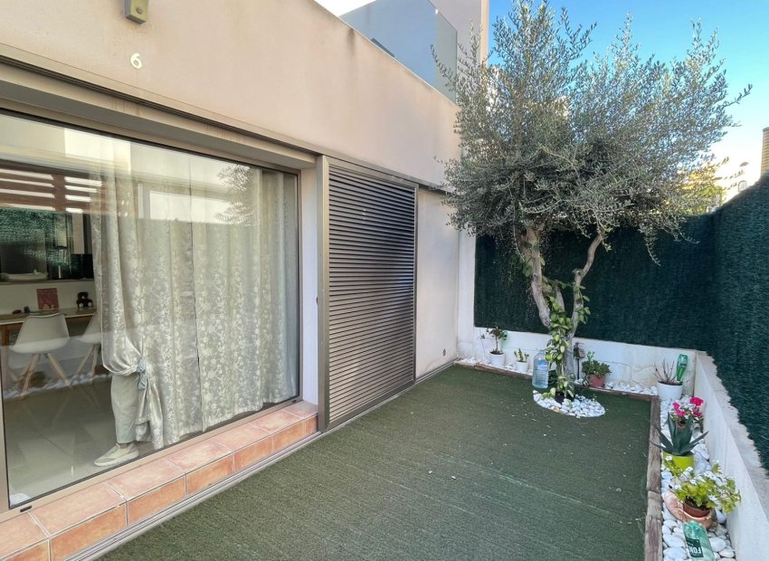 Resale - Townhouse / Duplex / Corner - Torrevieia - Punta Prima
