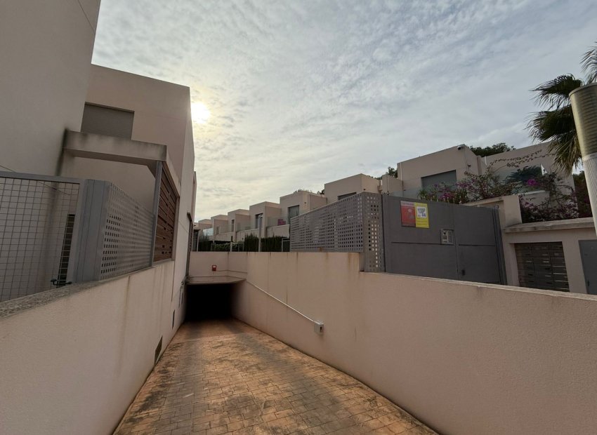 Resale - Townhouse / Duplex / Corner - Torrevieia - Punta Prima