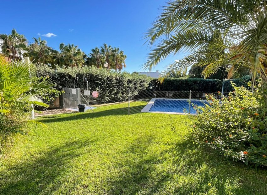 Resale - Townhouse / Duplex / Corner - Torrevieia - Punta Prima