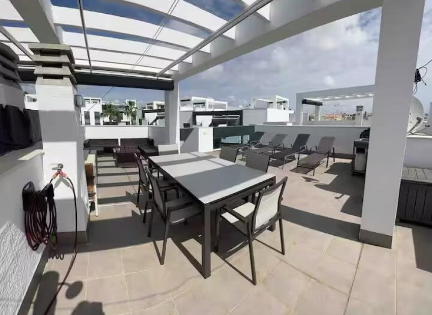 Resale - Townhouse / Duplex / Corner - Torrevieia - Punta Prima