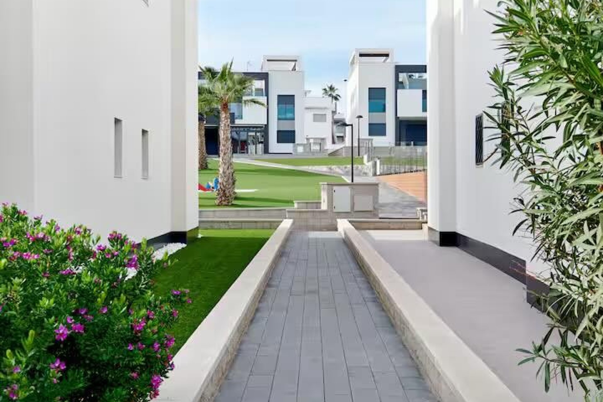 Resale - Townhouse / Duplex / Corner - Torrevieia - Punta Prima