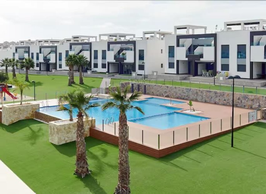 Resale - Townhouse / Duplex / Corner - Torrevieia - Punta Prima