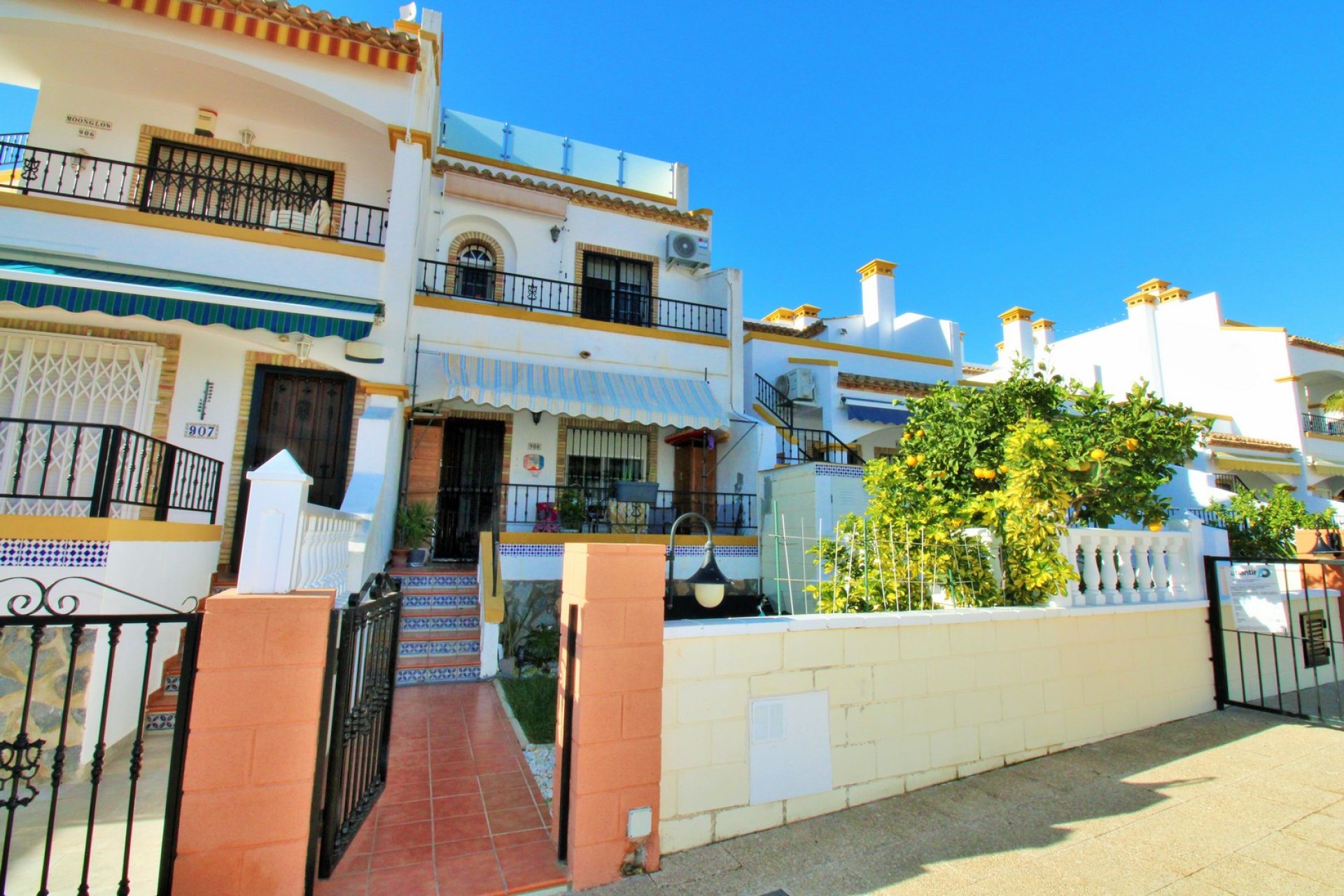 Resale - Townhouse / Duplex / Corner - Villamartín - Los Dolses