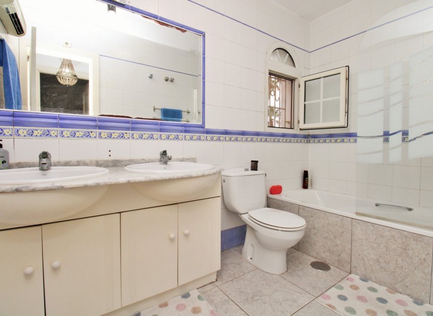 Resale - Townhouse / Duplex / Corner - Villamartín - Los Dolses