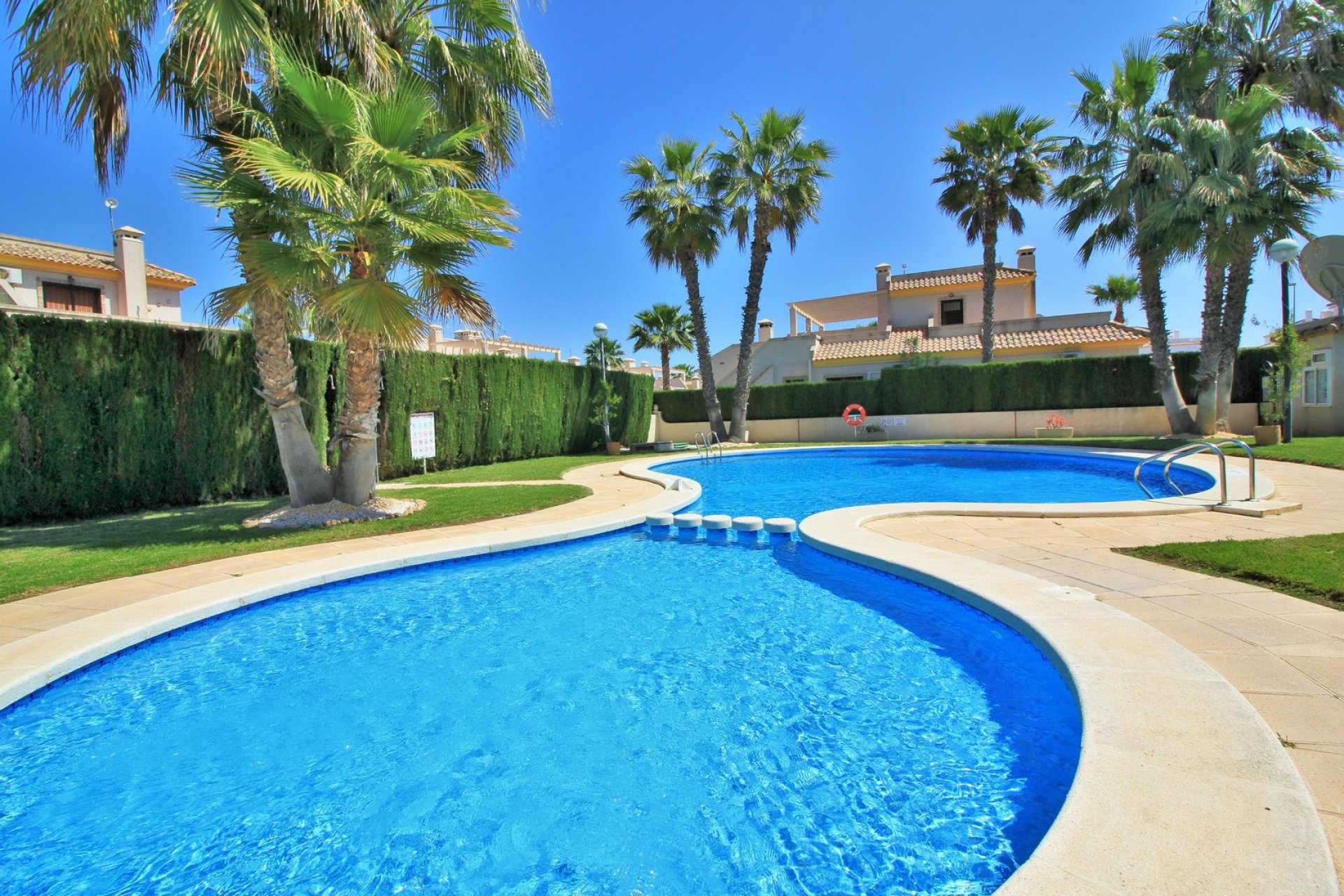 Resale - Townhouse / Duplex / Corner - Villamartín - PAU 8