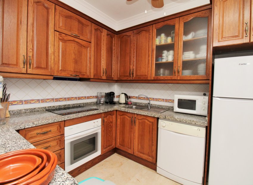 Resale - Townhouse / Duplex / Corner - Villamartín - PAU 8