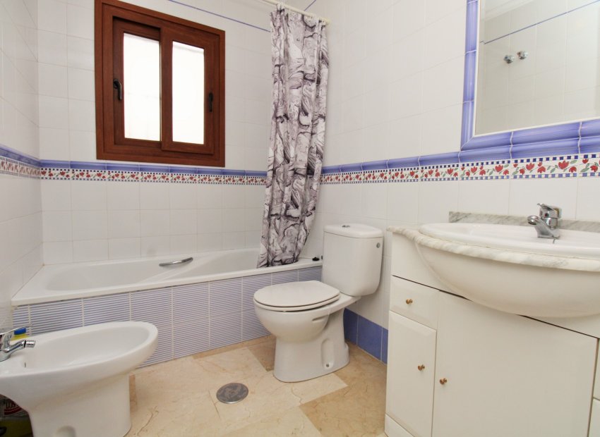 Resale - Townhouse / Duplex / Corner - Villamartín - PAU 8