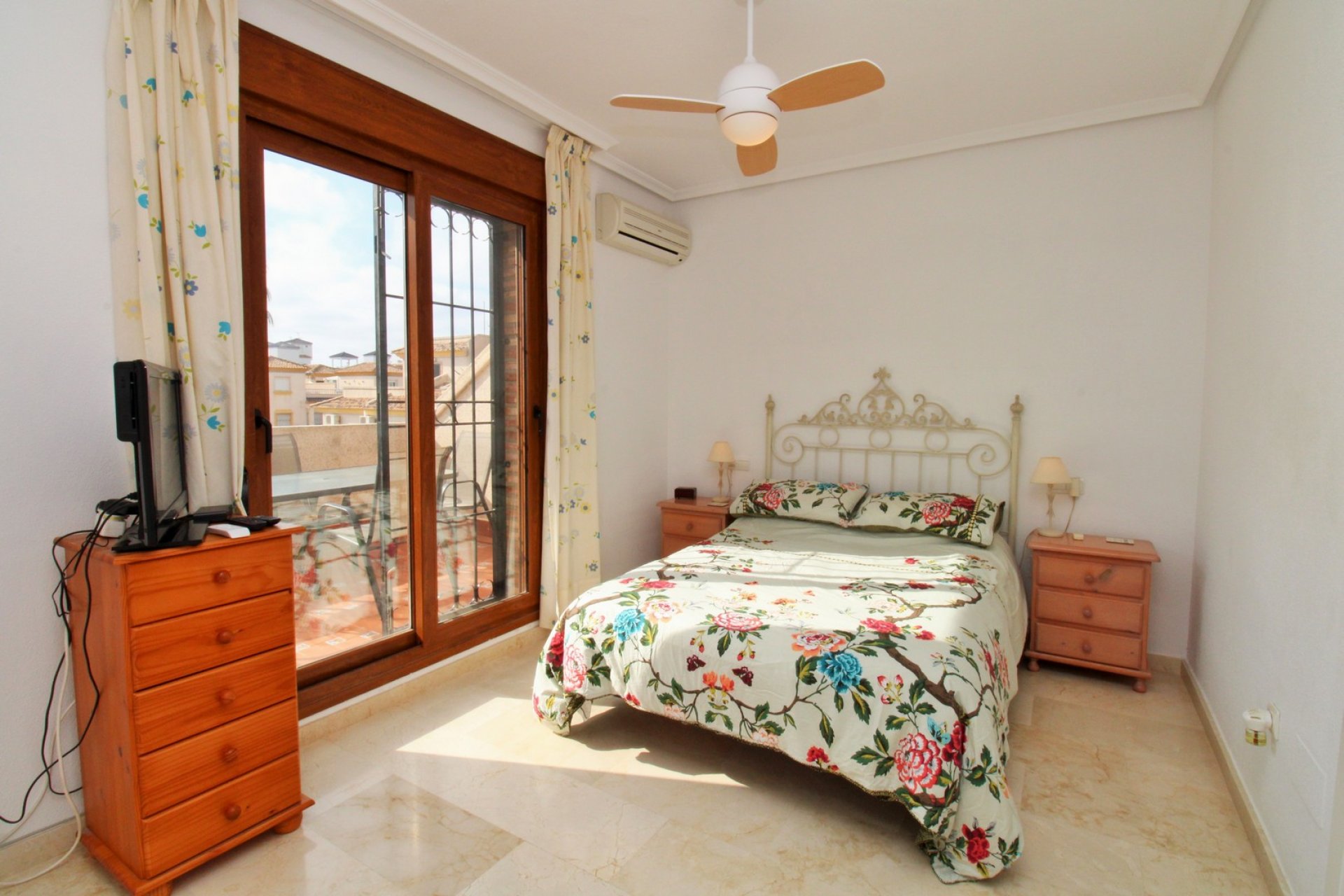 Resale - Townhouse / Duplex / Corner - Villamartín - PAU 8