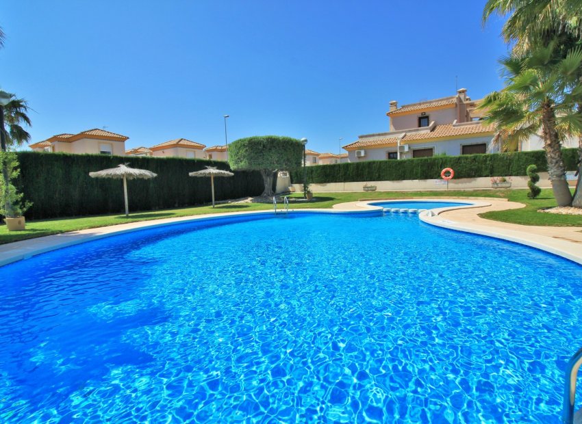 Resale - Townhouse / Duplex / Corner - Villamartín - PAU 8