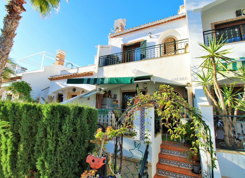 Resale - Townhouse / Duplex / Corner - Villamartín - PAU 8