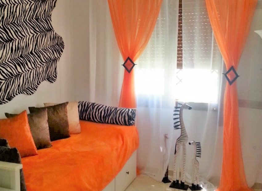 Resale - Townhouse / Duplex / Corner - Villamartín - PAU 8