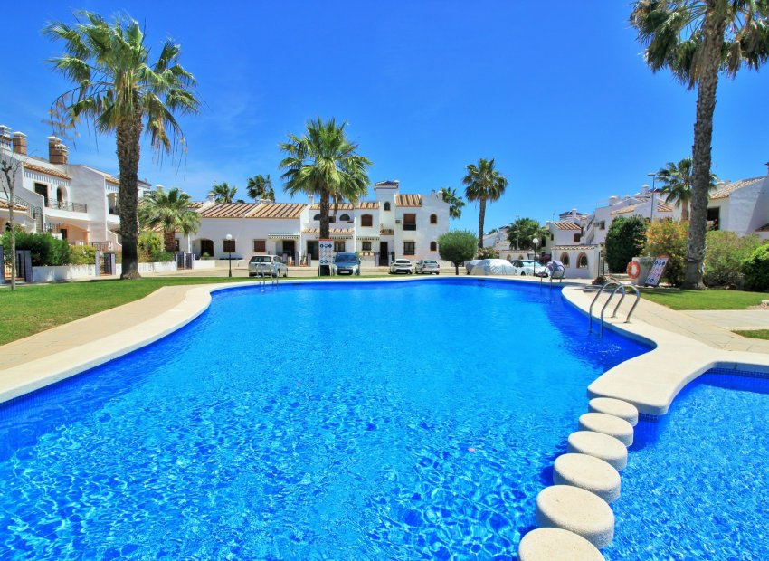 Resale - Townhouse / Duplex / Corner - Villamartín - PAU 8