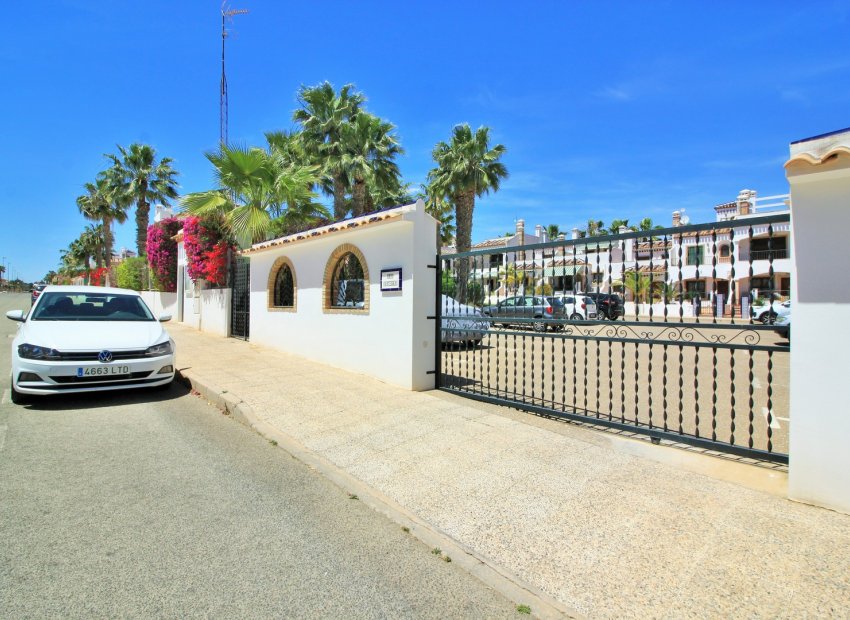 Resale - Townhouse / Duplex / Corner - Villamartín - PAU 8