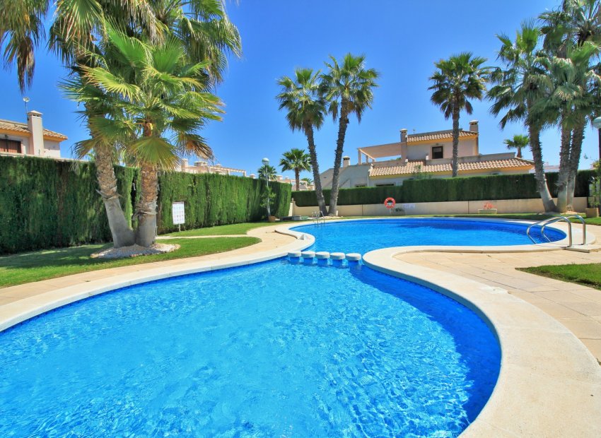 Resale - Townhouse / Duplex / Corner - Villamartín - PAU 8