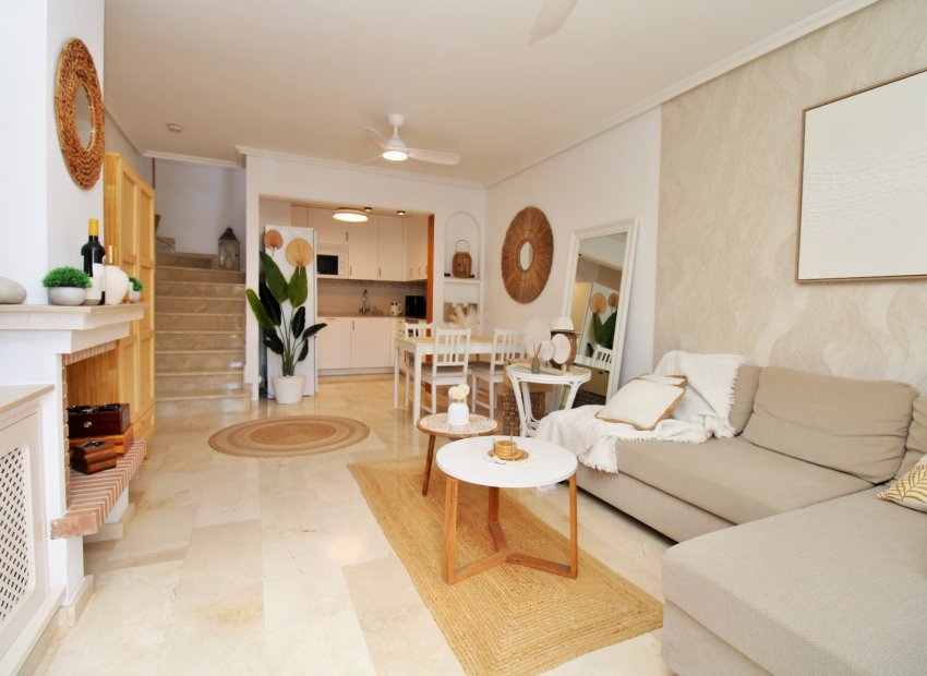 Resale - Townhouse / Duplex / Corner - Villamartín - PAU 8