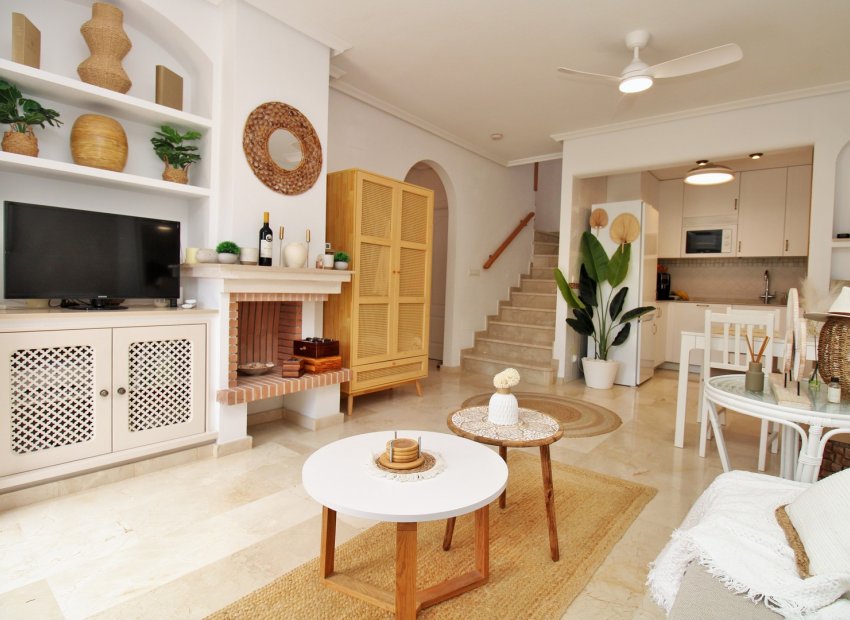 Resale - Townhouse / Duplex / Corner - Villamartín - PAU 8