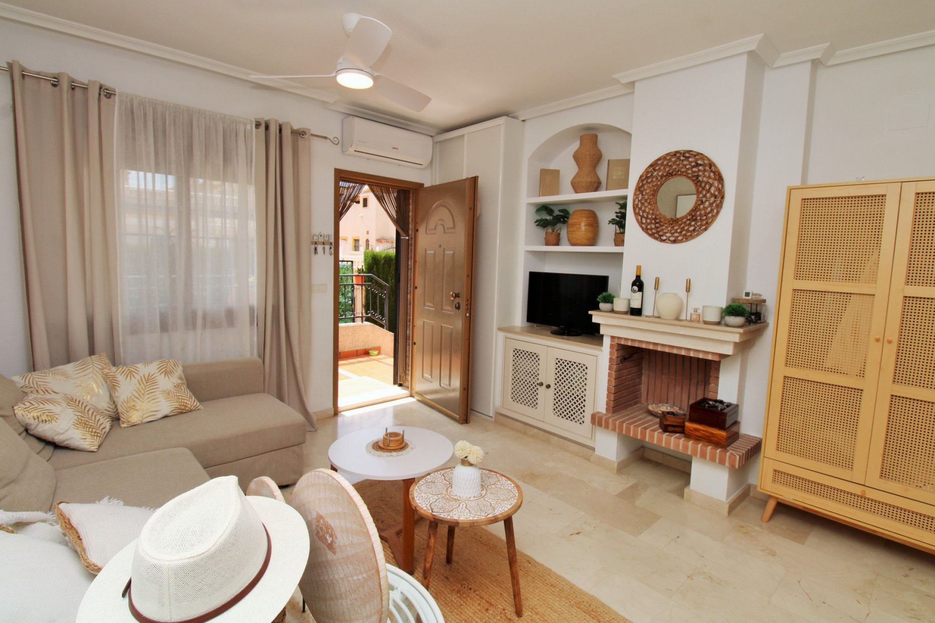 Resale - Townhouse / Duplex / Corner - Villamartín - PAU 8