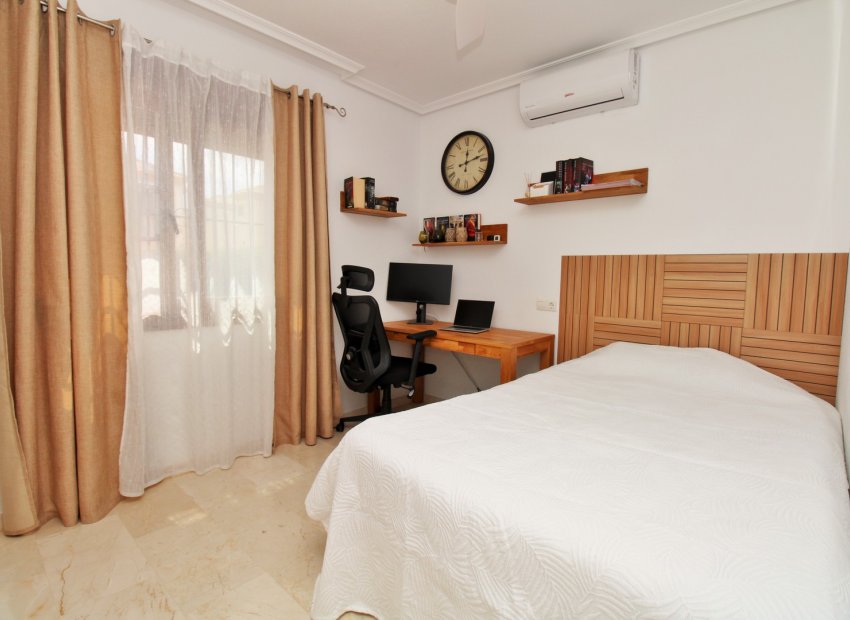 Resale - Townhouse / Duplex / Corner - Villamartín - PAU 8
