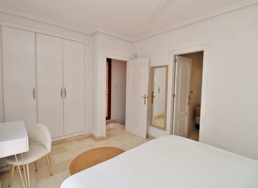 Resale - Townhouse / Duplex / Corner - Villamartín - PAU 8