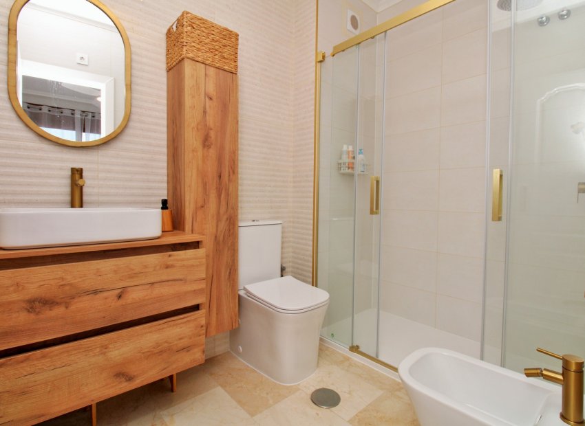 Resale - Townhouse / Duplex / Corner - Villamartín - PAU 8