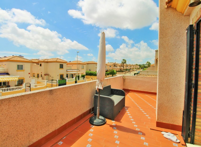 Resale - Townhouse / Duplex / Corner - Villamartín - PAU 8