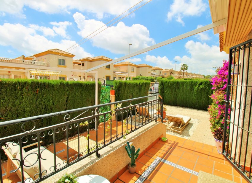 Resale - Townhouse / Duplex / Corner - Villamartín - PAU 8