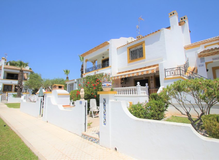 Resale - Townhouse / Duplex / Corner - Villamartín
