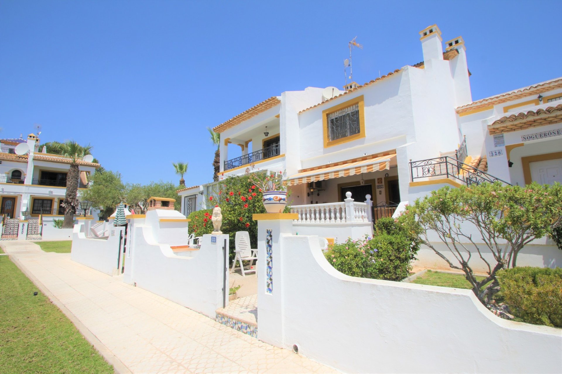 Resale - Townhouse / Duplex / Corner - Villamartín