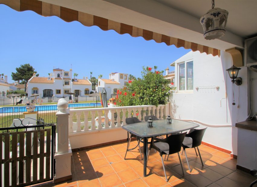 Resale - Townhouse / Duplex / Corner - Villamartín