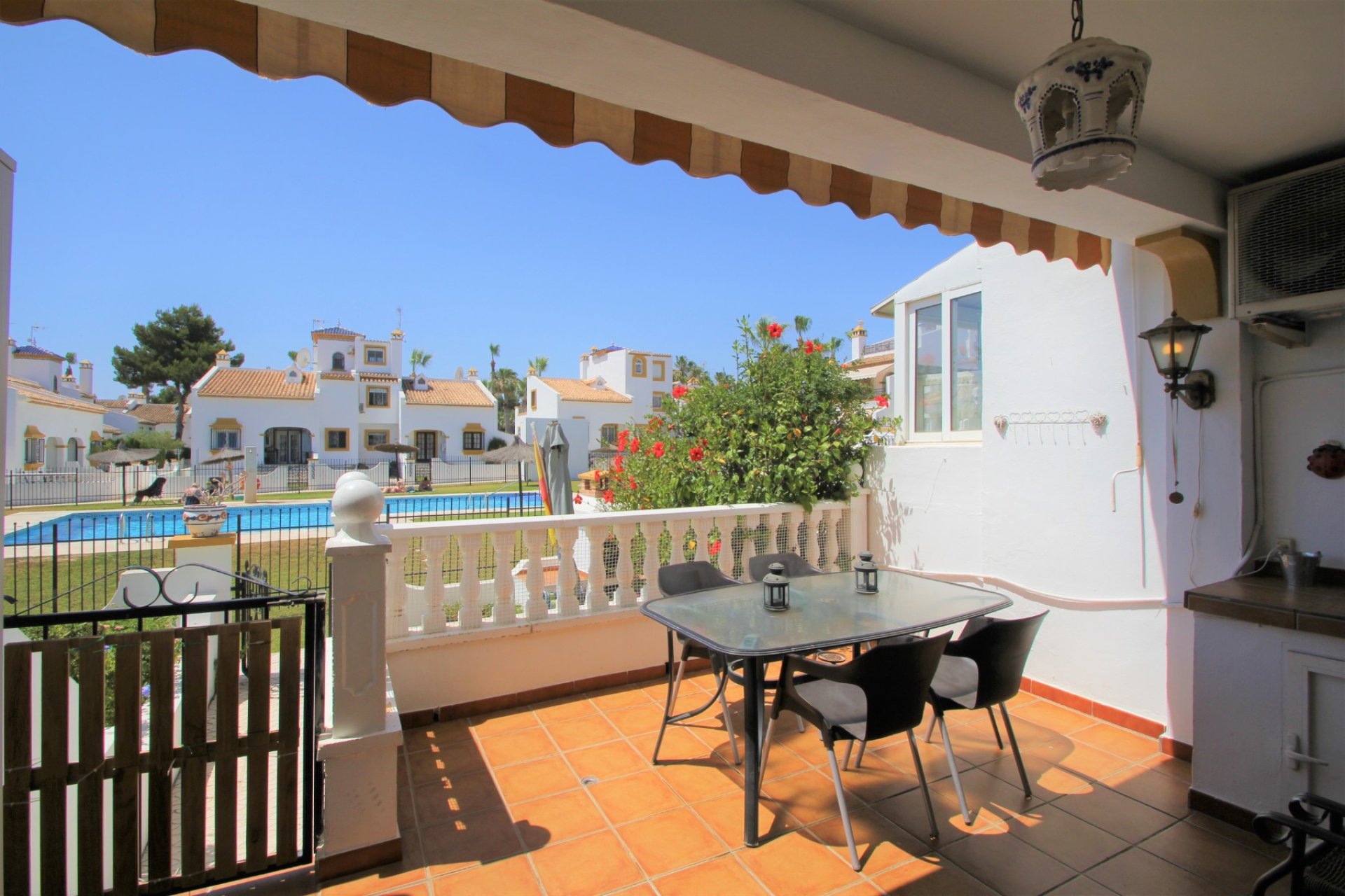 Resale - Townhouse / Duplex / Corner - Villamartín